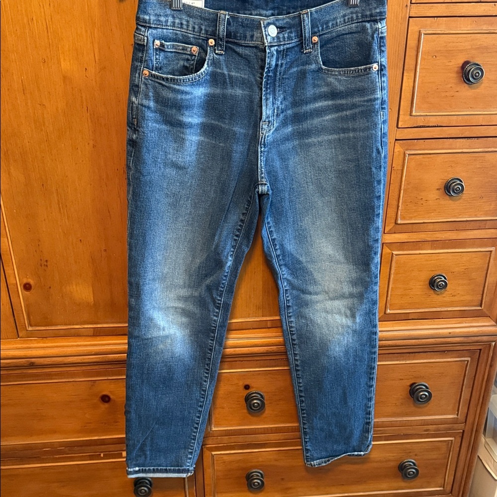 GAP women’s Girlfriend Mid rise jeans size 24/4R